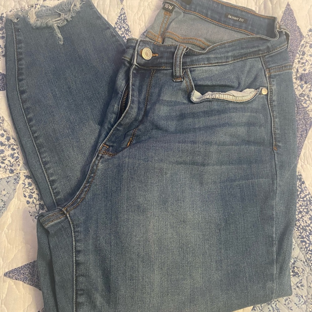 Judy Blue cropped, frayed hem skinny Jean